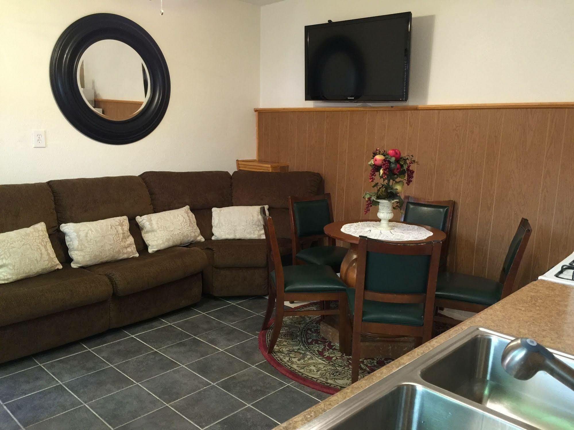 Arrowhead Tree Top Lodge 레이크애로우헤드 외부 사진
