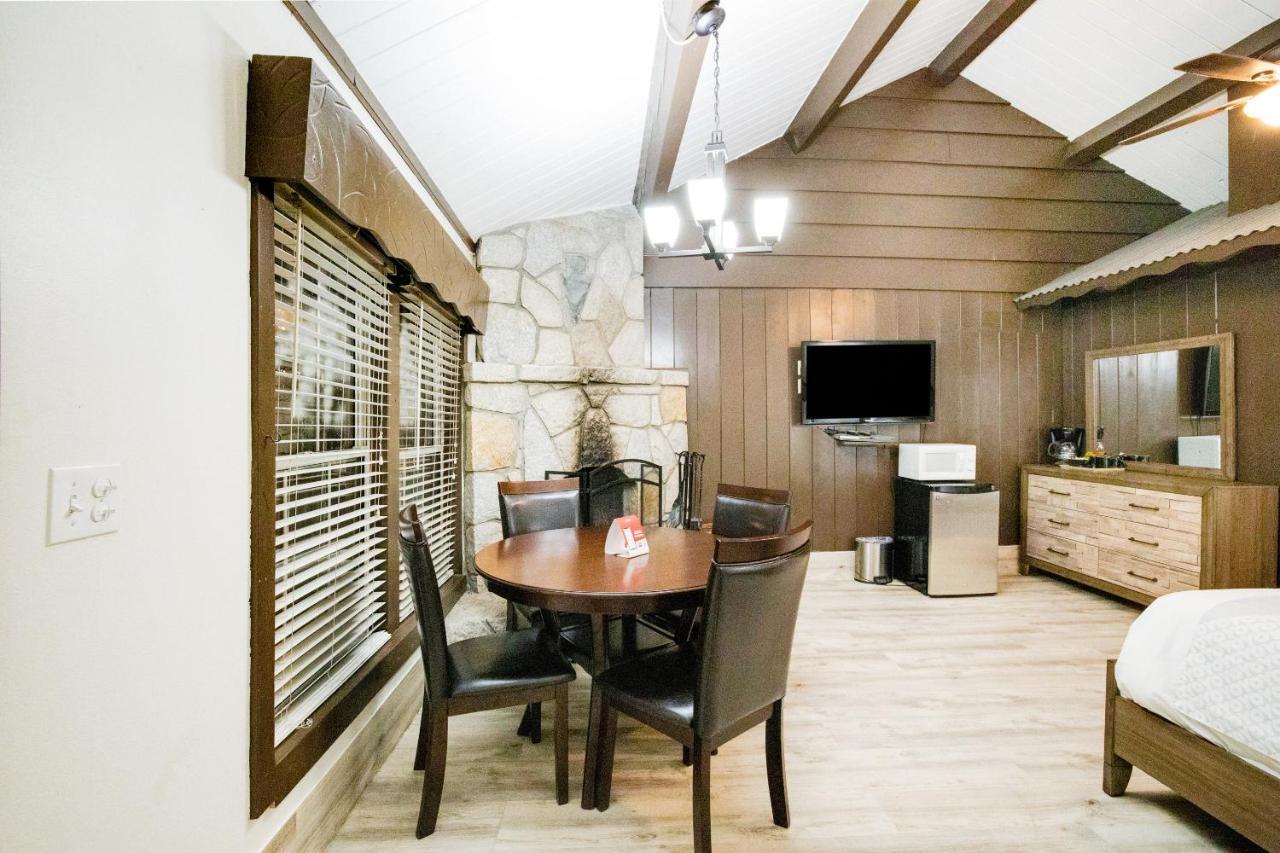 Arrowhead Tree Top Lodge 레이크애로우헤드 외부 사진